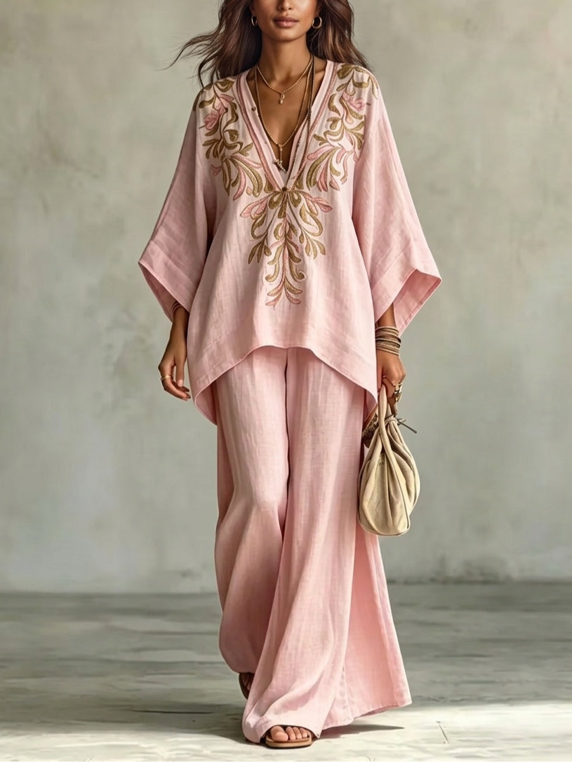 Marianna | Completo rosa con top a mantella ricamato e pantaloni a gamba larga