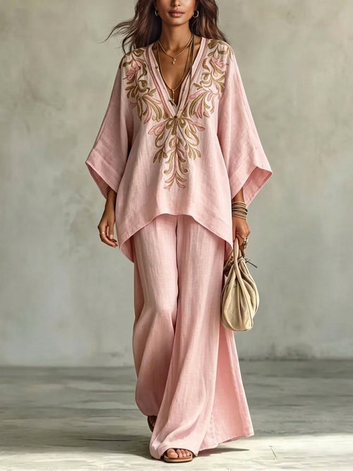 Marianna | Completo rosa con top a mantella ricamato e pantaloni a gamba larga