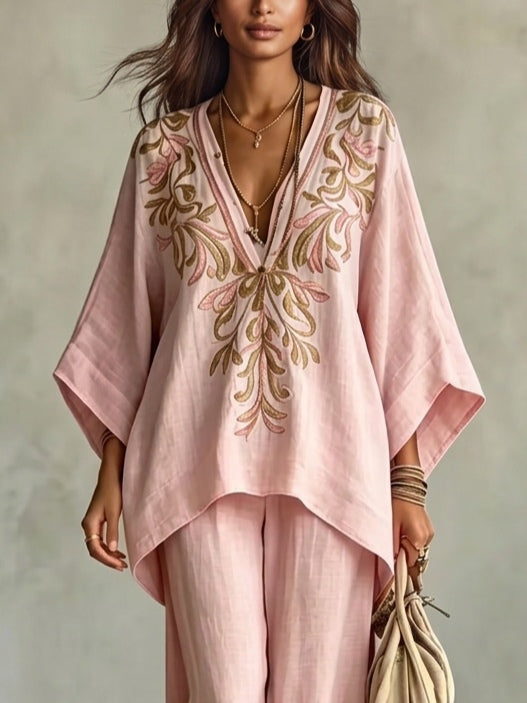 Marianna | Completo rosa con top a mantella ricamato e pantaloni a gamba larga