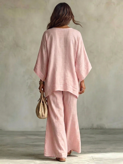 Marianna | Completo rosa con top a mantella ricamato e pantaloni a gamba larga